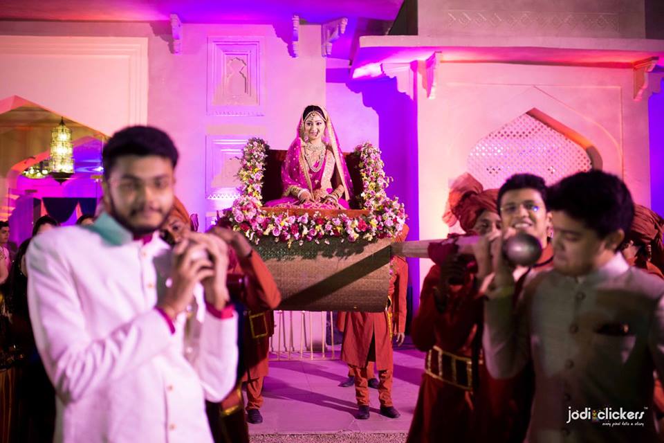 Bridal Entry Ideas | Indian wedding photography, Bride entry, Indian wedding