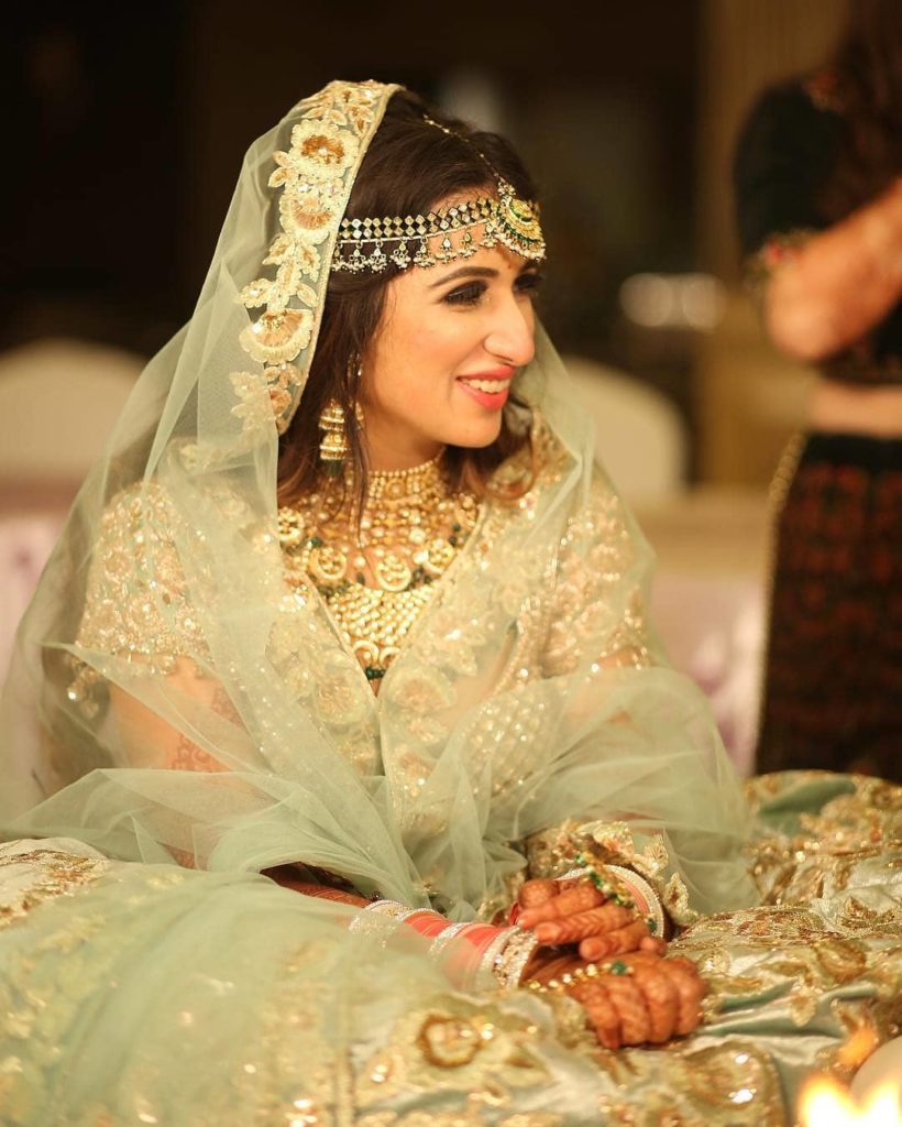 https://wedabout.com/blog/wp-content/uploads/2019/01/indian-bridal-makeup-look-1-1-820x1024.jpg