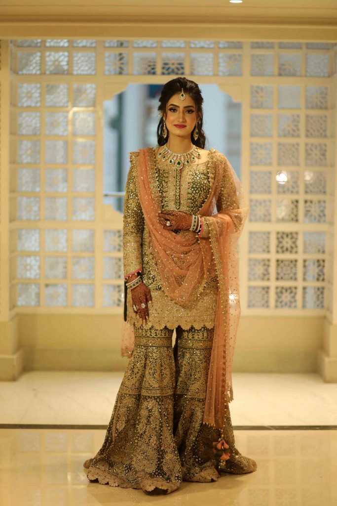 Emerald jewelry teamed up with an olive green suit for an exquisite mehendi color coordinated outfits. 