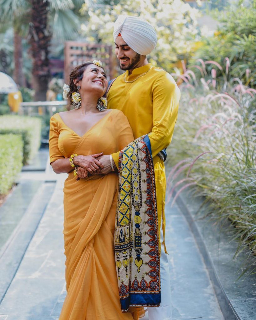 candid photography of celebrity couple neha and rohanpreet