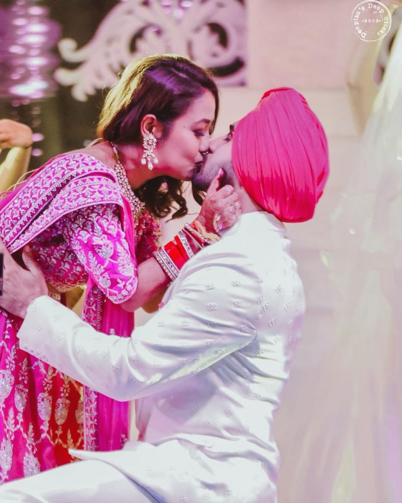 neha rohanpreet kissing during engagement ceremony performances and ring ceremony