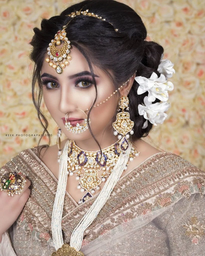 BRIDES OF KARNATAKAA 🧿 | Indian Bridal hairstyles from Traditional to  trendy. Here are few picked up pictures you can opt for mehandi , Sangeet ,  Haldi and Muhart... | Instagram