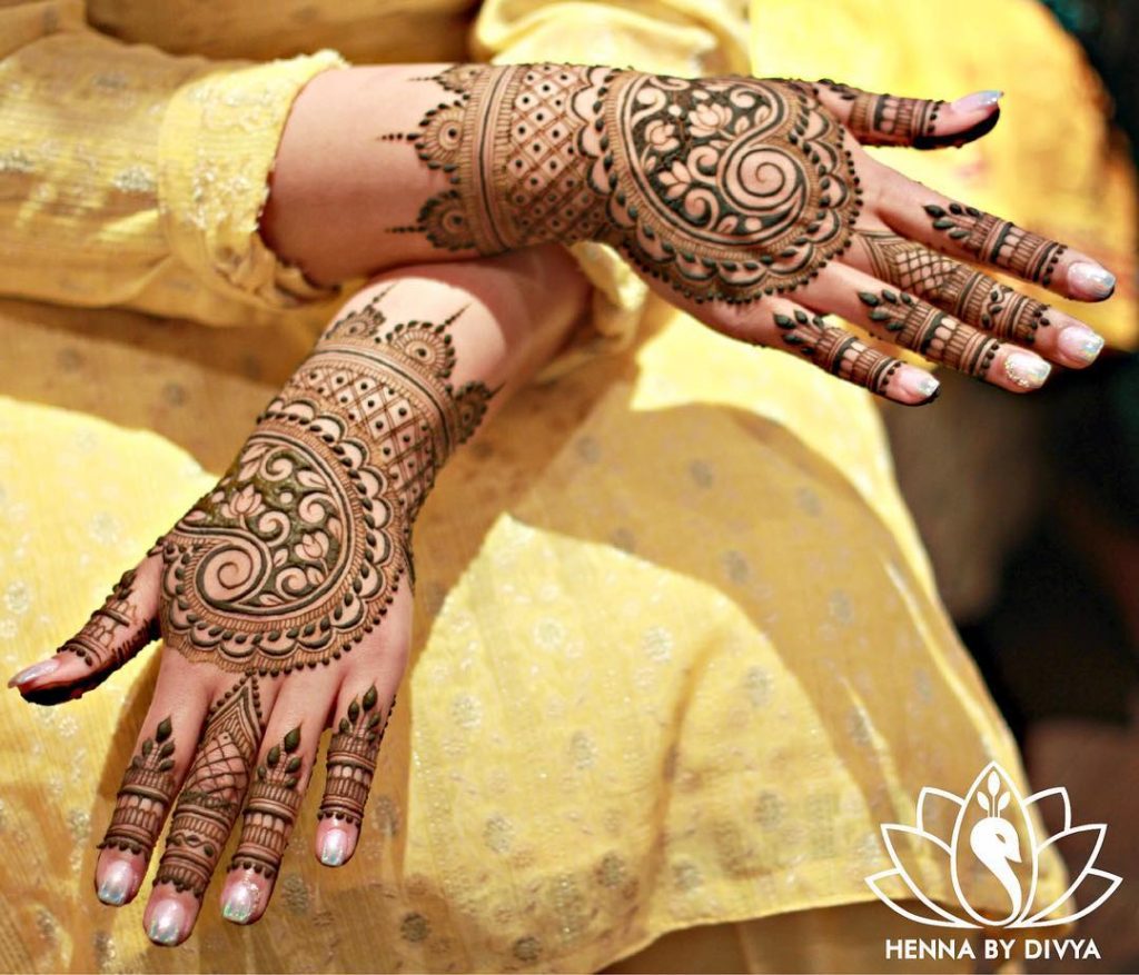 Peacock Mehndi Designs 2023 for Hands and Feet with Pictures