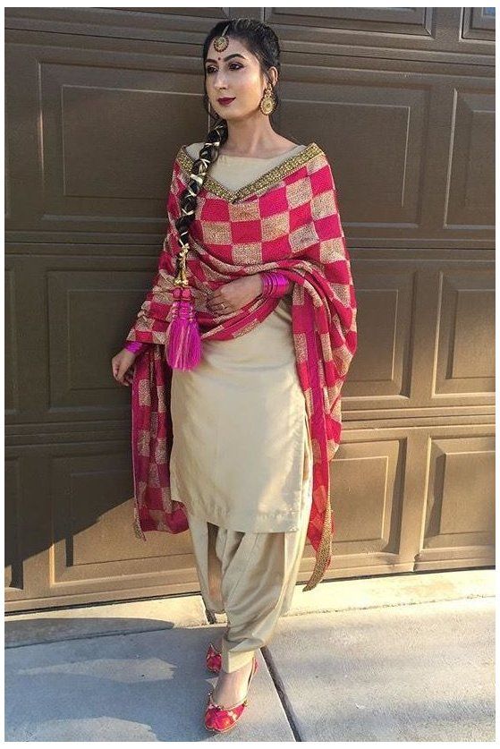 Your Guide To Recreate Anushka Sharma's Stylish Hairstyles With Suits And  Sarees | HerZindagi