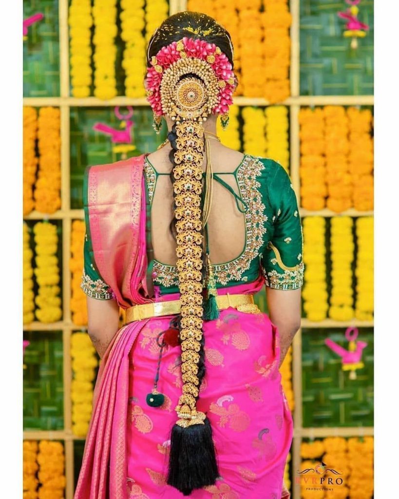 Traditional Maharashtrian bridal look. did it on @samairasandhu master  class Pune ❤️ : Hairstylist: @deepaksheshodiya Mua: @samaira... | Instagram