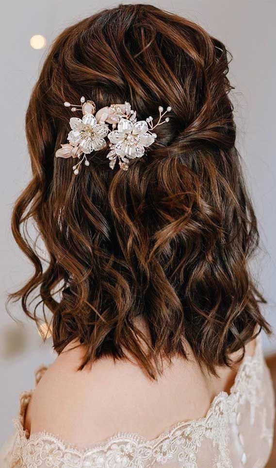 20+ Pearl-Adorned Bridal Hairstyles That You'll Love | Hairstyles for gowns,  Engagement hairstyles, Long hair styles