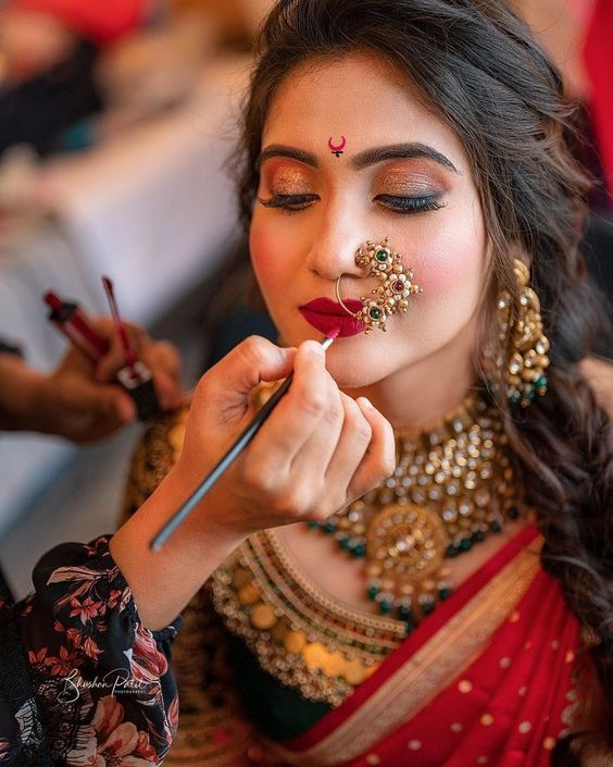 Pin by minal shete on look | Marathi bride, Bride photos poses, Indian  bridal fashion