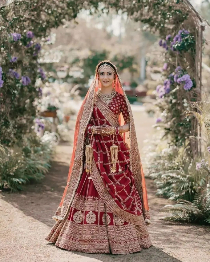 A Pin Worthy Sikh Wedding With Bride In Personalised Wedding Lehengas |  Indian bride poses, Bridal photography poses, Bride photoshoot