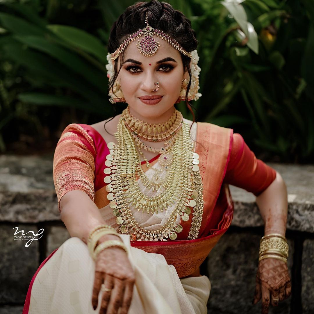 Bridal hair do and blouse design for Tamil wedding mugurtham | Bridal  hairstyle indian wedding, Indian bridal hairstyles, Bridal hairdo