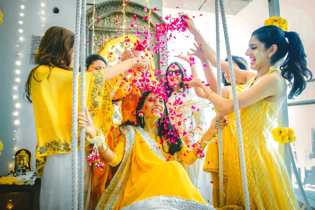 18+Trending haldi poses ideas for bride [2023]