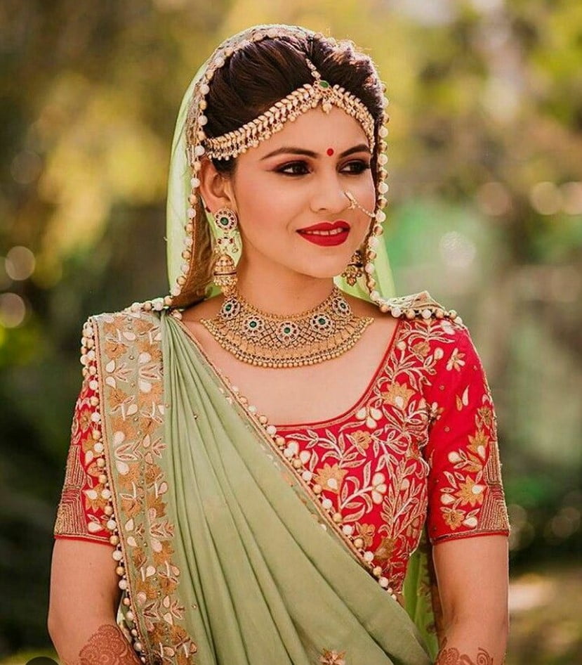 25+ Dainty Borla Designs For Brides That Accentuate Every Kind of Hairstyle!  | Rajasthani bride, Bridal mehndi dresses, Bride