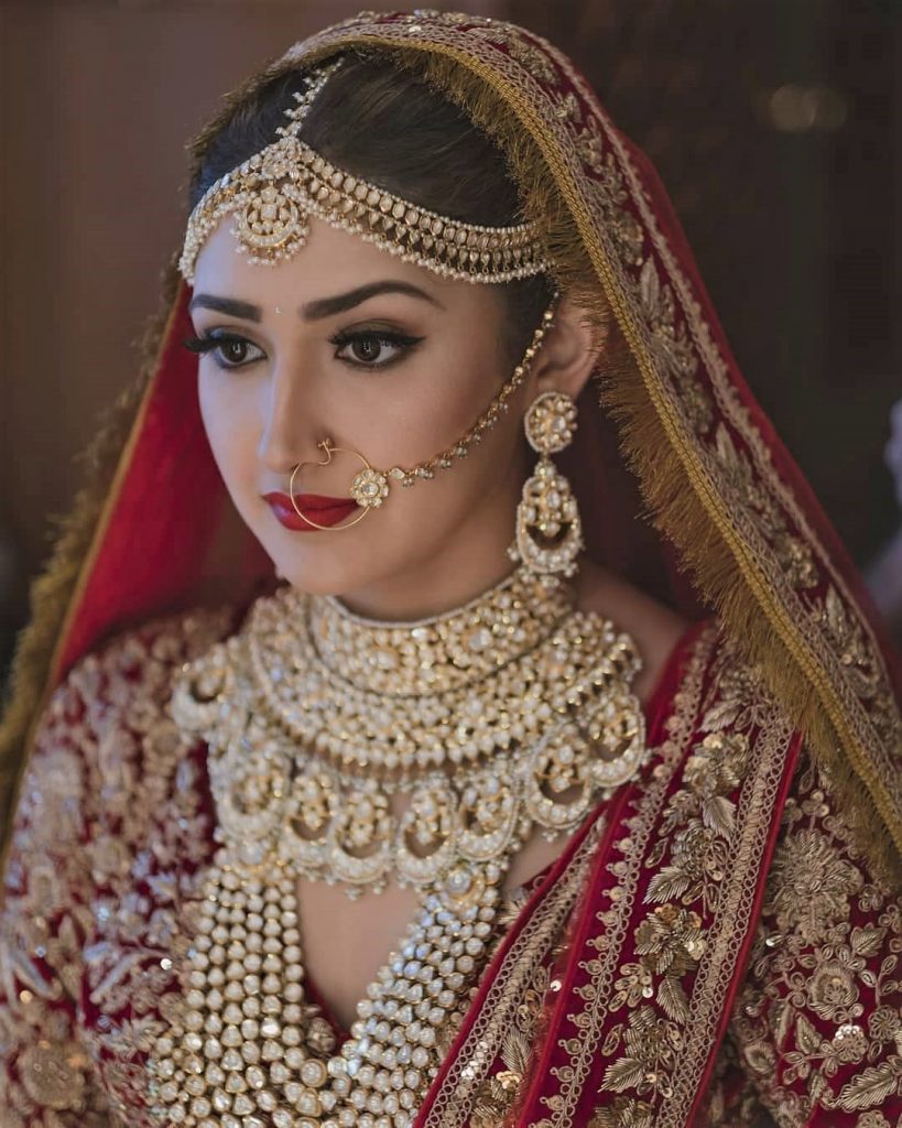 Latest Bridal Matha Patti Designs: Gold, Headband, Kundan, & More!
