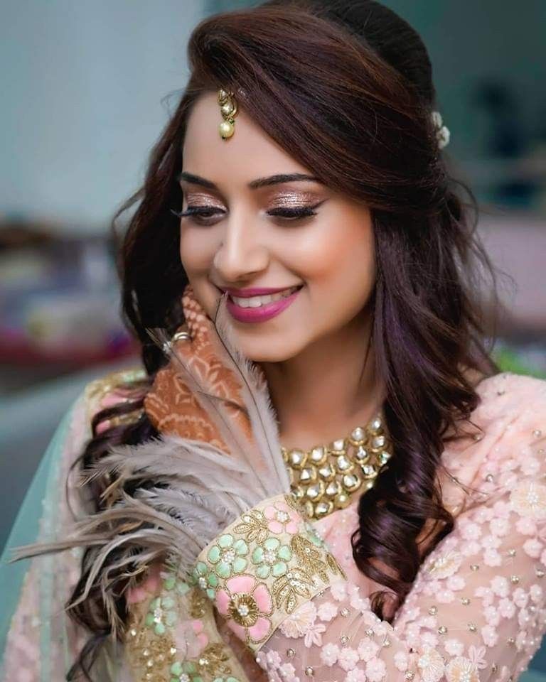 30 Gorgeous Hairstyles Perfect For Your Roka! | Indian bridal hairstyles,  Indian hairstyles, Hair style on saree