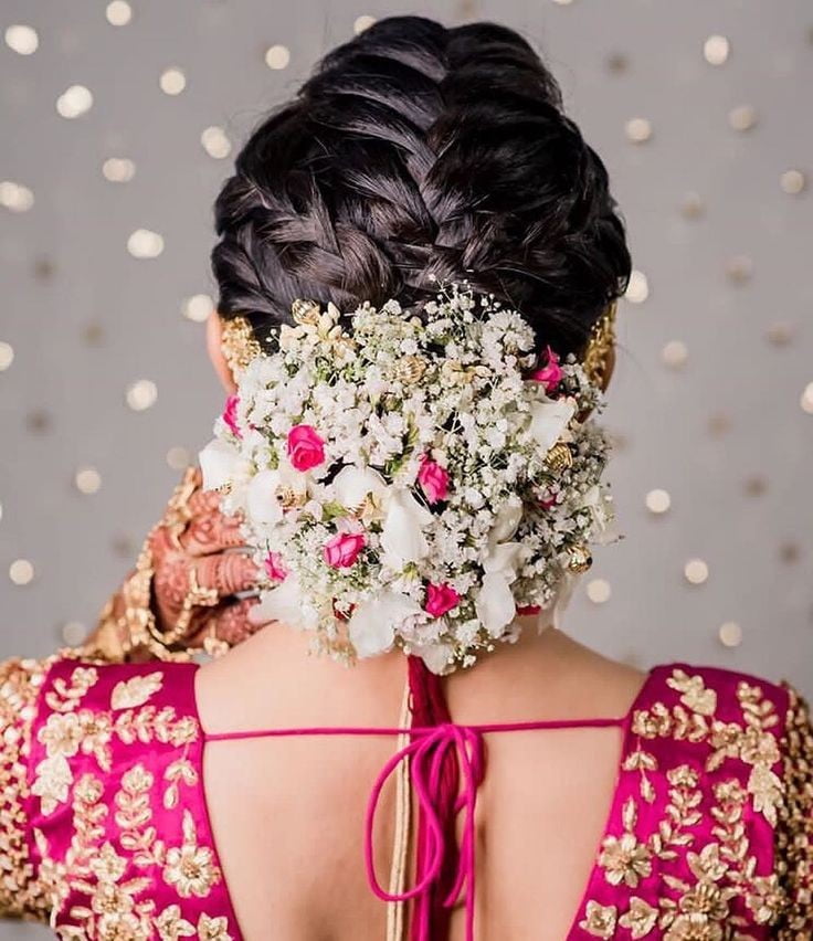 Traditional Southern Indian bride, Smitha wears bridal silk saree and  jewellery for her wedding … | Indian bridal makeup, Indian bridal hairstyles,  Bride hairstyles