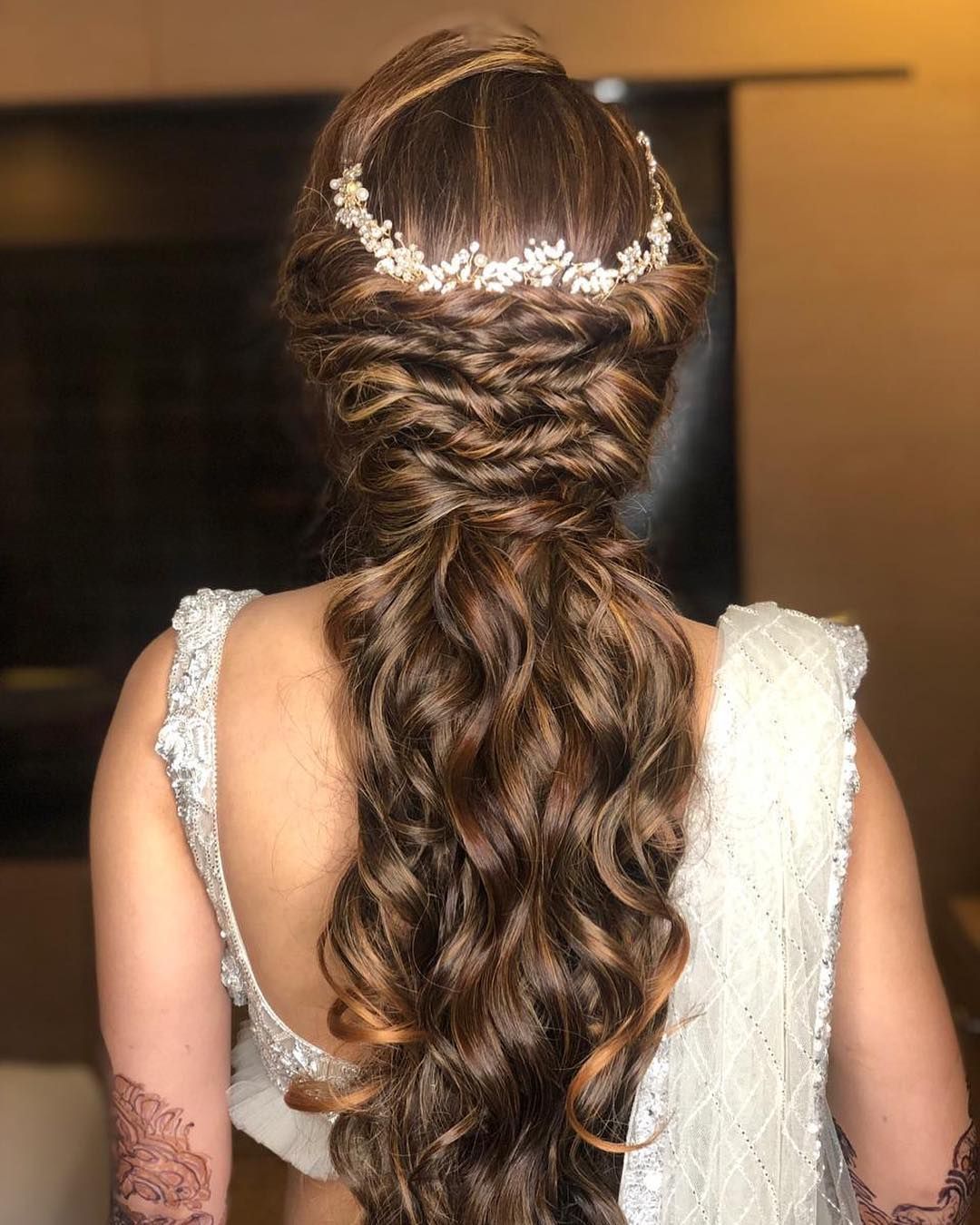 Stylish Open-Hair Bridal Hairstyles for Your Reception | Indian Bridal Reception  Hairstyles | Curled hairstyles for medium hair, Bridal hair buns, Hair up  styles