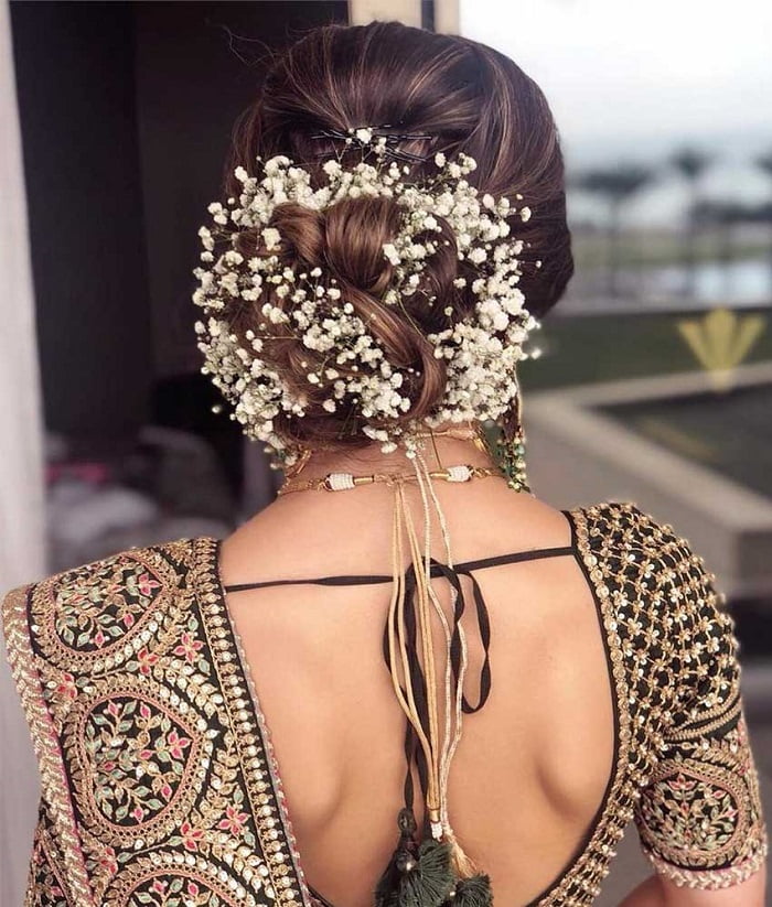 Cut Inc. By Poonam Lalwani - Akanksha looking so dreamy on her red paithani  saree. Hair and makeup @makeupbypoonamlalwani Lashes - Selena  @csessentialsindia #makeuplook #eyemakeup #bride #bridal #paithani #saree  #goldandred #fierce #portraits #