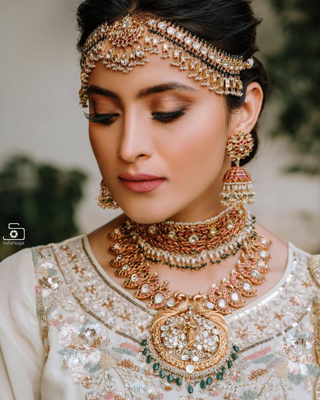 35 Cute Hairstyles with Maang tikka/Maatha Patti This Season | Pakistani  wedding outfits, Elegant bride, Matha patti hairstyles