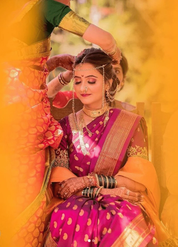 SnehaSayee Makeup artist hair stylist - #maharashtrian haldi look#wedding  vibes#hairstyle with fresh flowers gajara bun#jwellary#makeup by snehasayee  makeup and hair artist# | Facebook