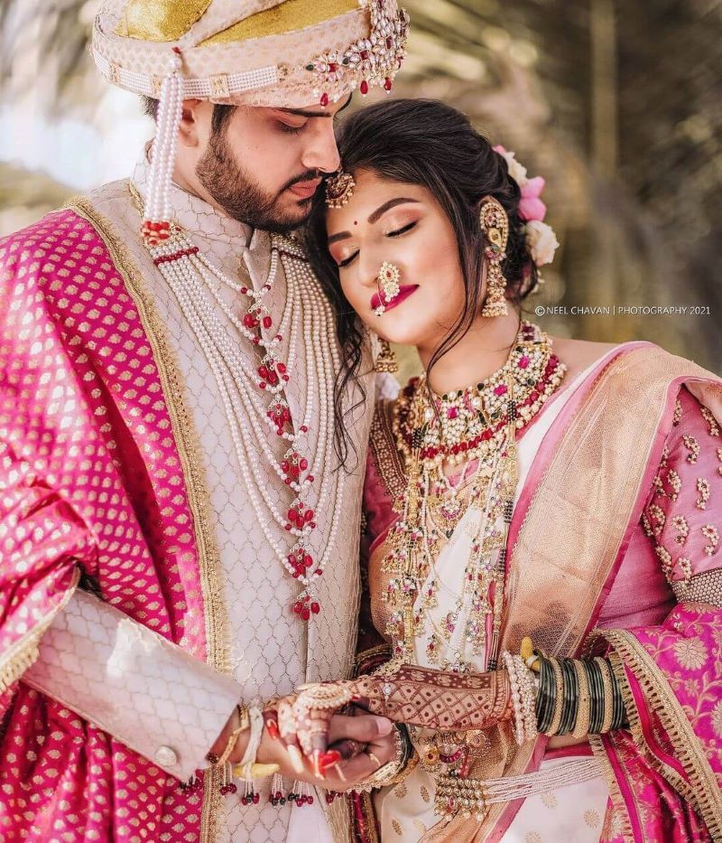 Maharashtrian bridal makeup | Bridal hair buns, Engagement hairstyles,  Indian bun hairstyles