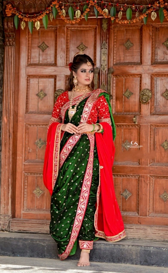 Fashion world: Red color Nauvari Saree and hairstyle