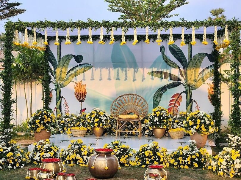 Decor With Banana Leaves 2